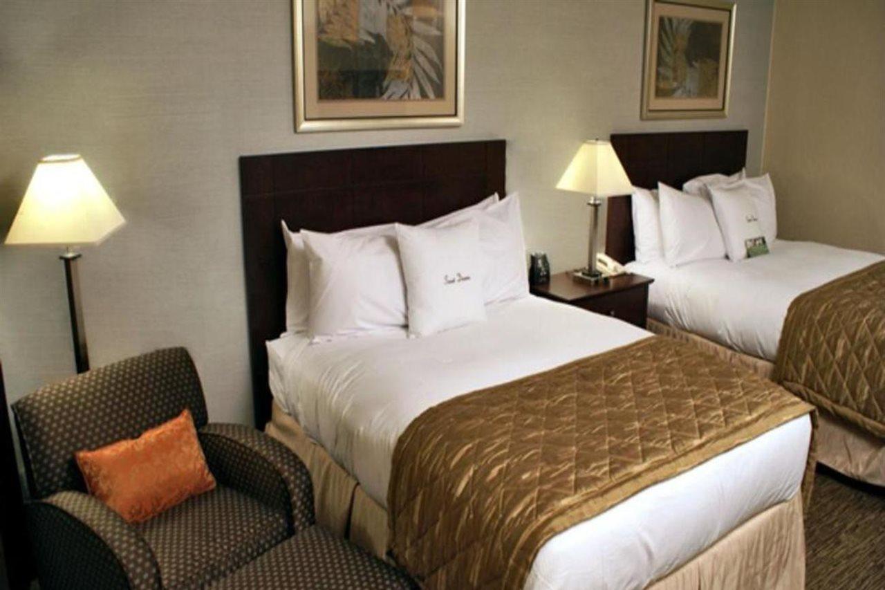 Hotel Doubletree By Hilton Rocky Mount Extérieur photo