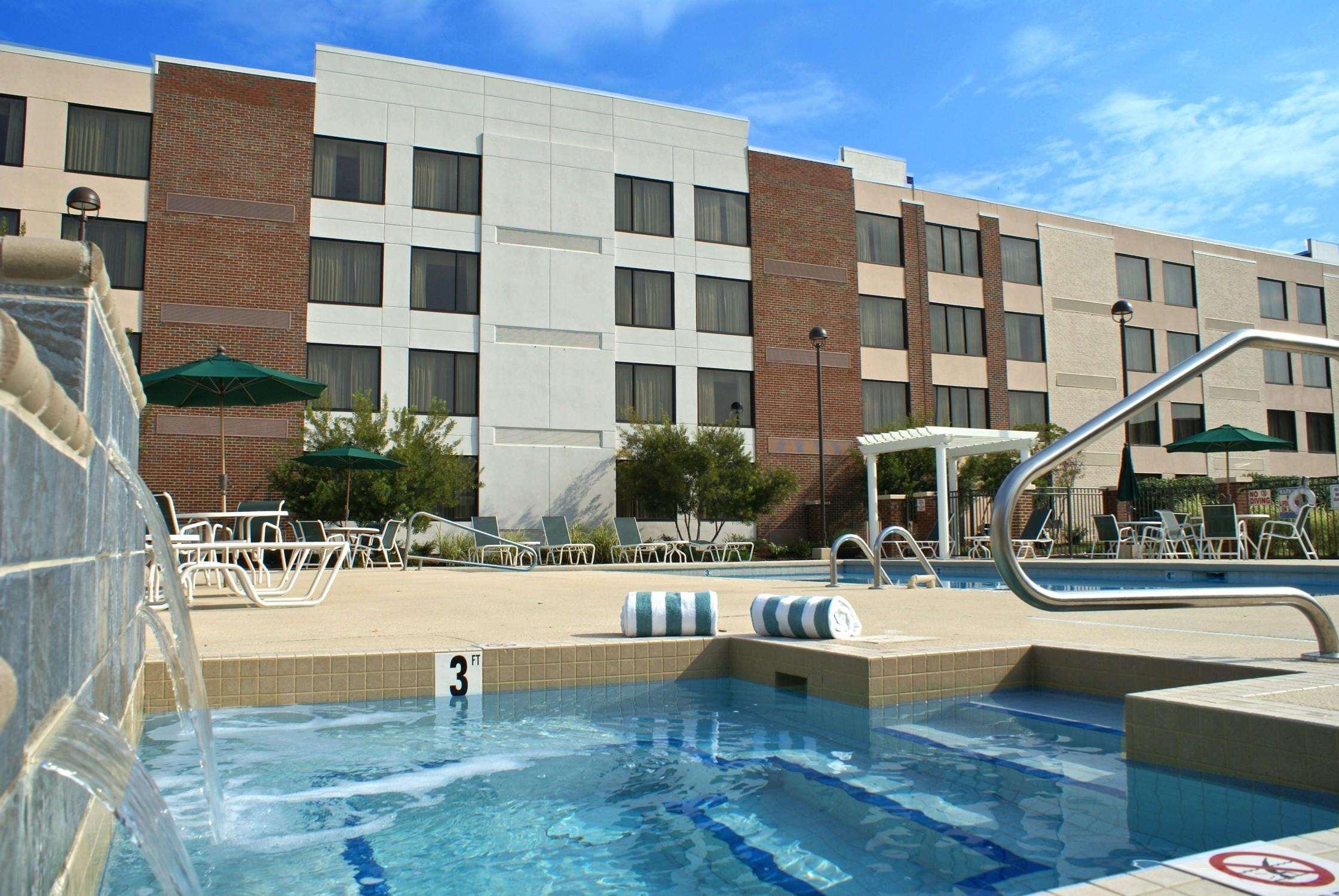 Hotel Doubletree By Hilton Rocky Mount Extérieur photo