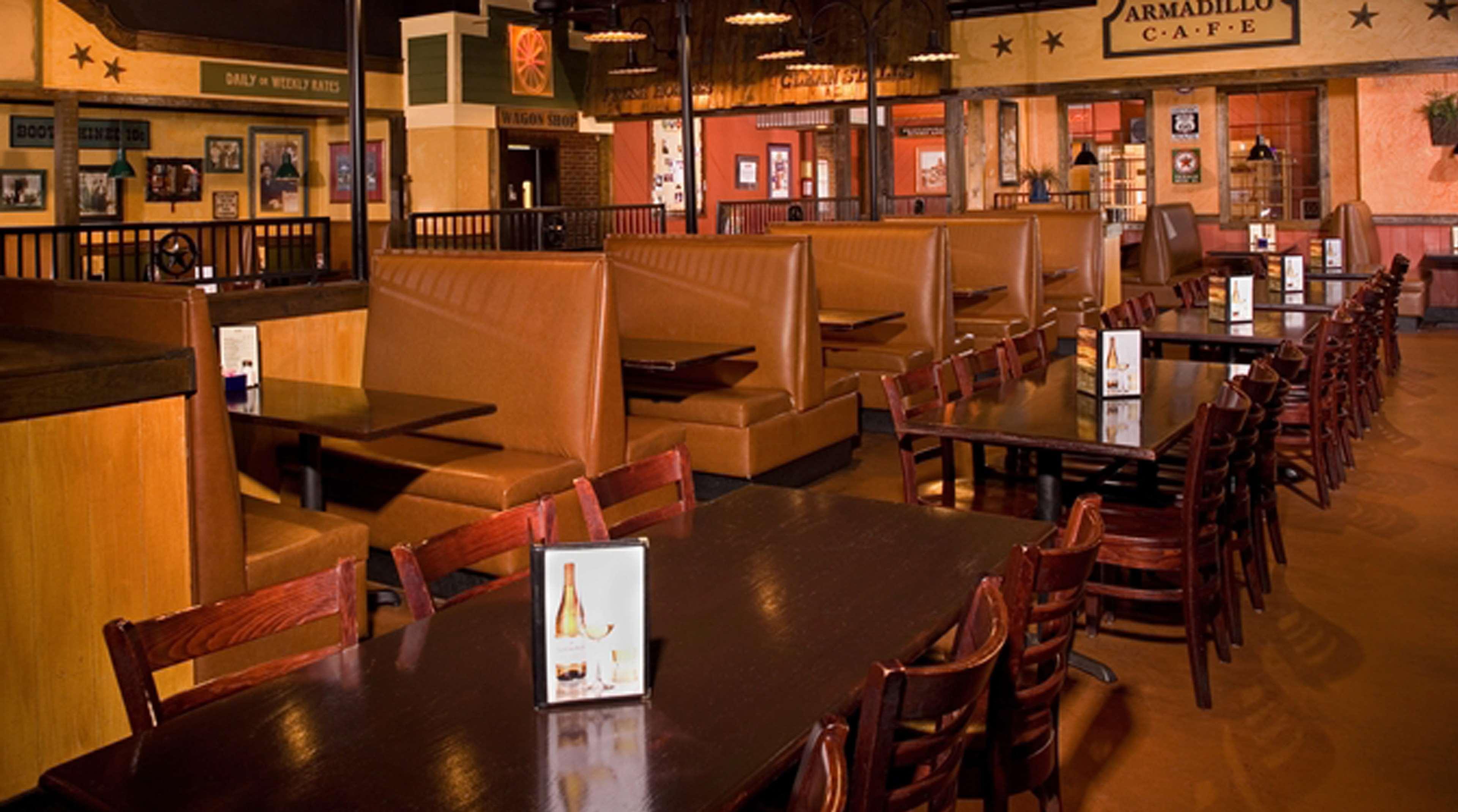 Hotel Doubletree By Hilton Rocky Mount Restaurant photo