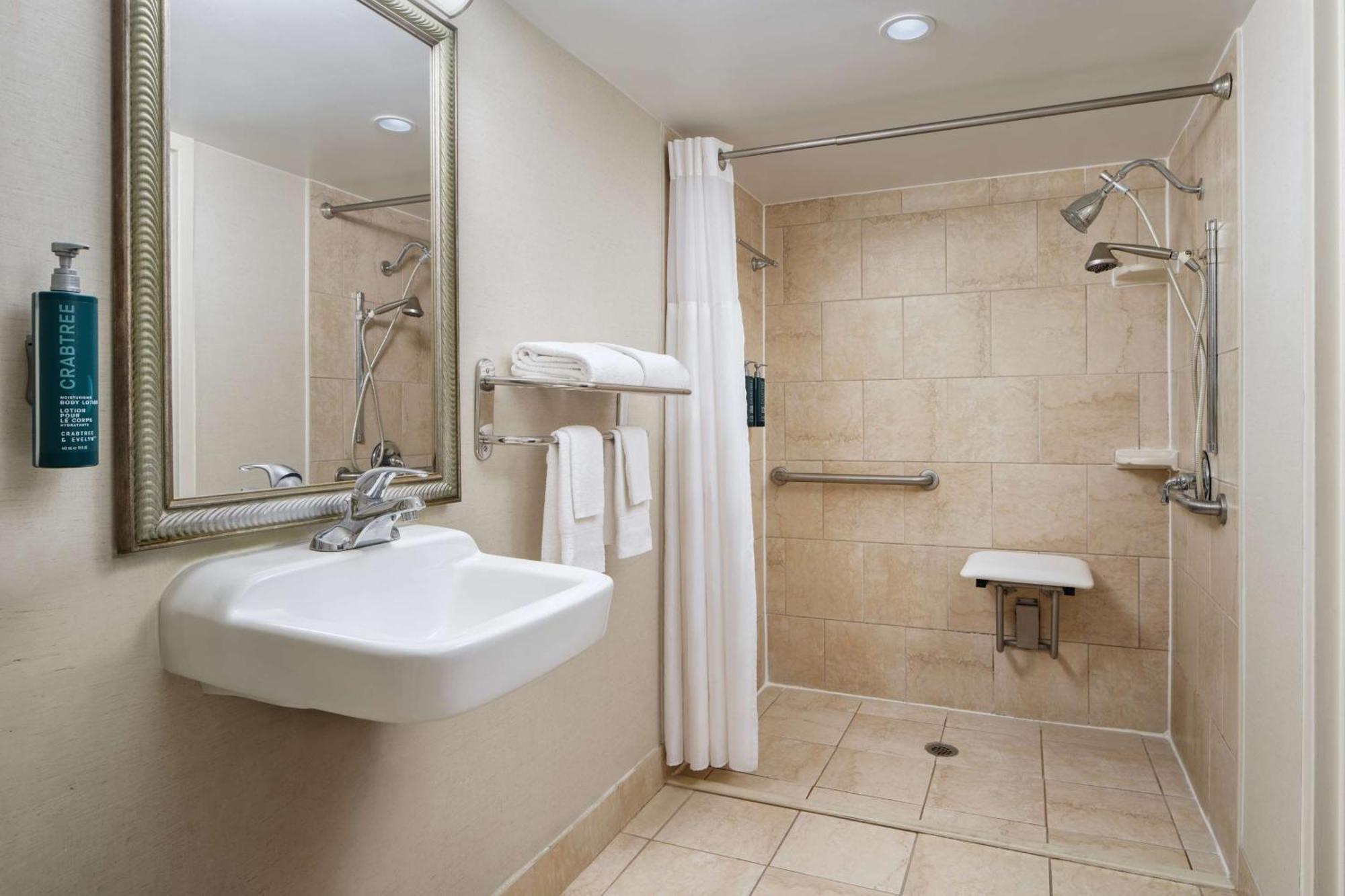 Hotel Doubletree By Hilton Rocky Mount Extérieur photo