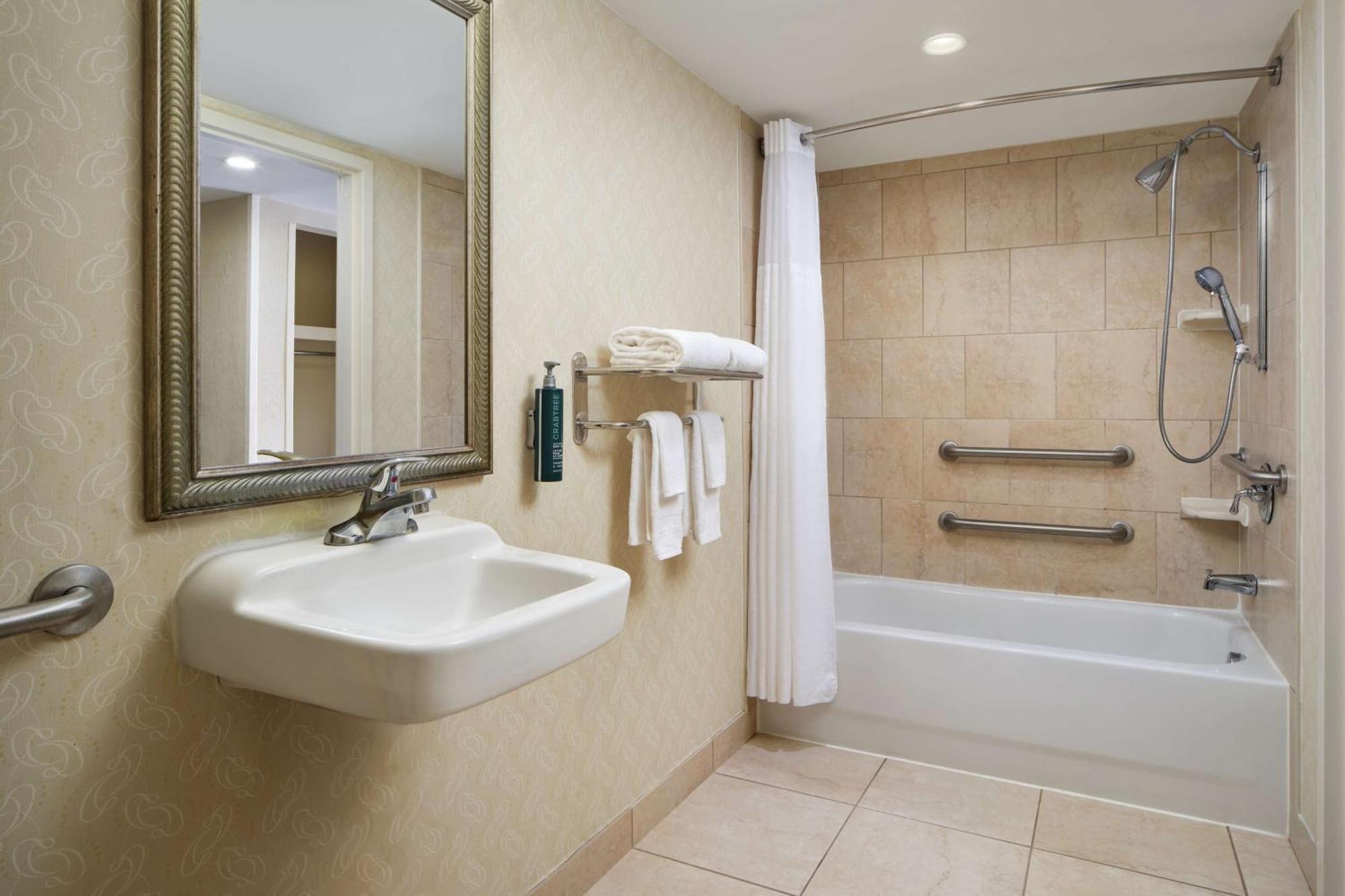 Hotel Doubletree By Hilton Rocky Mount Extérieur photo