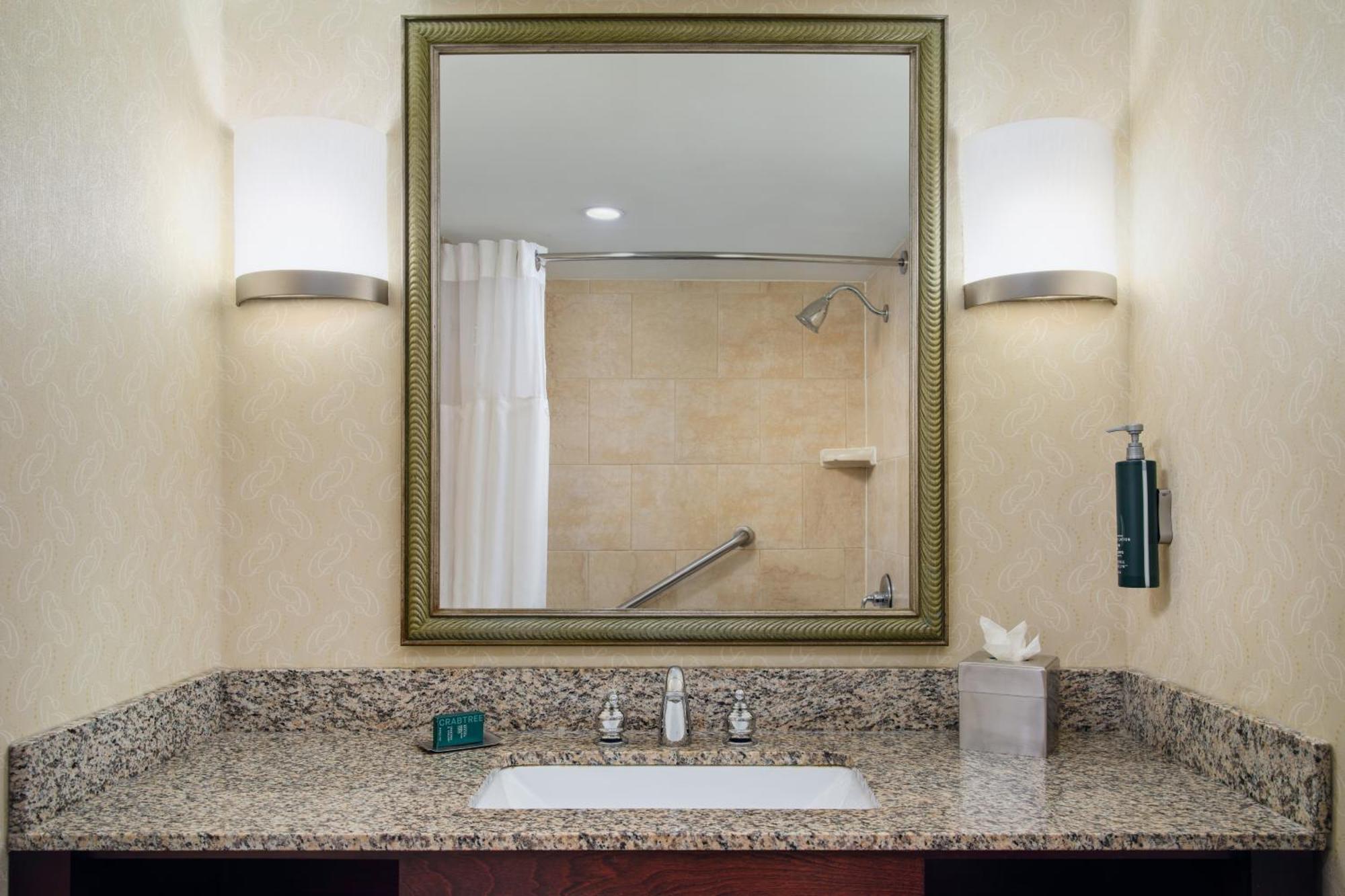 Hotel Doubletree By Hilton Rocky Mount Extérieur photo